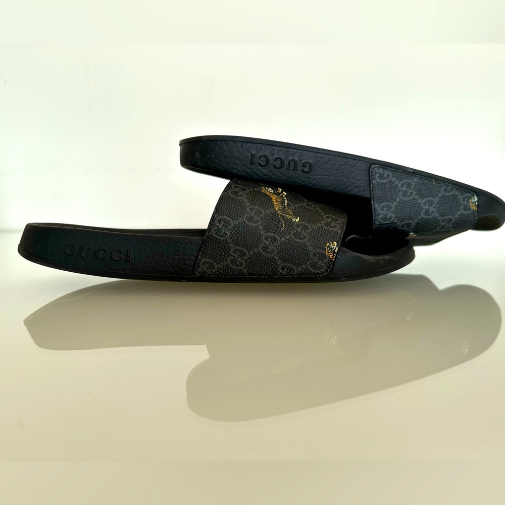 Gucci GG Supreme Slides